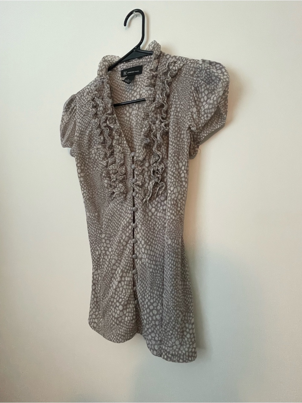 INC Gray & White Ruffled Button Short Sleeve Blouse Top Size Medium